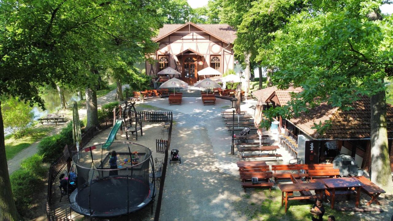Penzion Restaurace Ostrov بايسك المظهر الخارجي الصورة